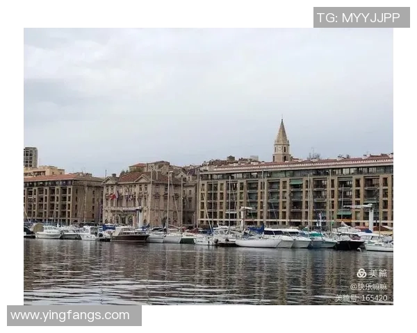 地中海足球明星的辉煌历程与传奇瞬间解析